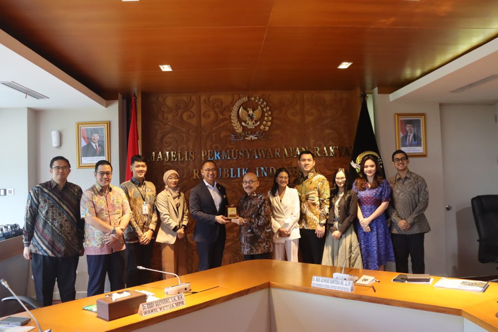 Meeting with The Chairman of People's Consultative Assembly to Discuss Environment Constutionalism